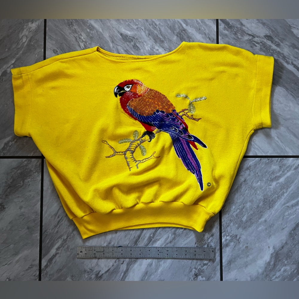 Vintage Single Stitch Macaw Parrot yellow Sweater (READ FOR SIZE)